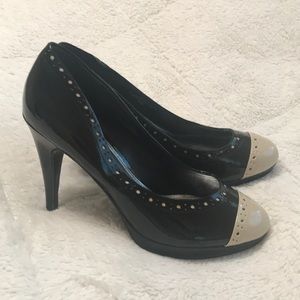 White House black market pumps